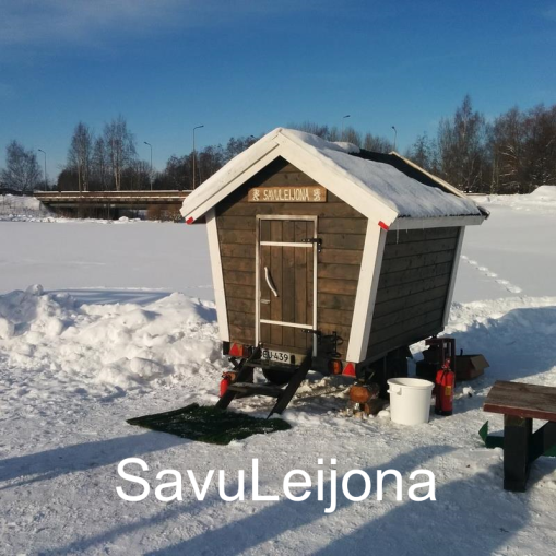 ”Pyörillä kulkeva 2015 valmistunut savusauna.” SavuLeijona, Seinäjoki.